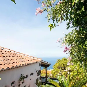 https://casas-los-alisios-ii.in-canary-islands.com