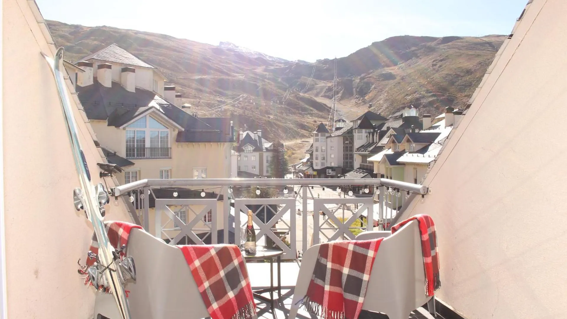 Inside Plaza Sierra Nevada Διαμέρισμα