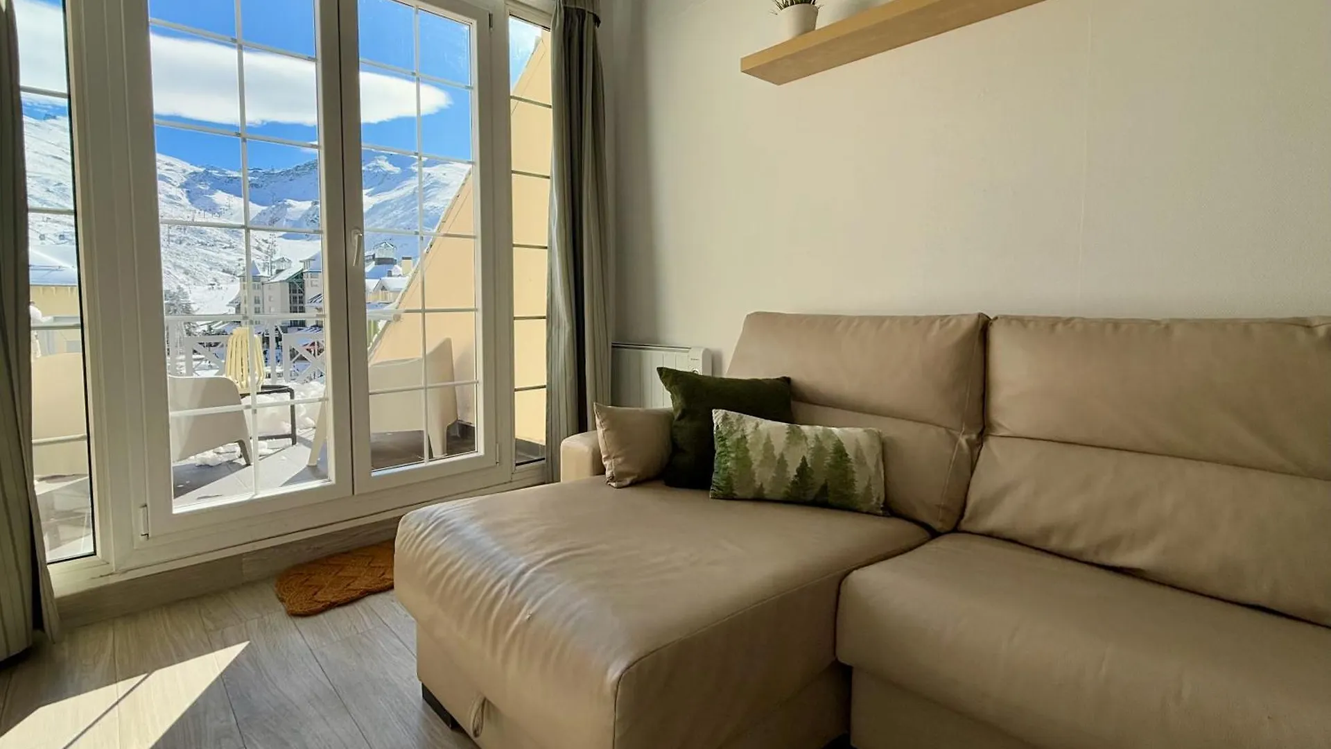 Inside Plaza Sierra Nevada Διαμέρισμα
